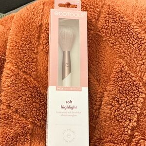 ecotools Pink and White Luxe Soft Highlight Brush